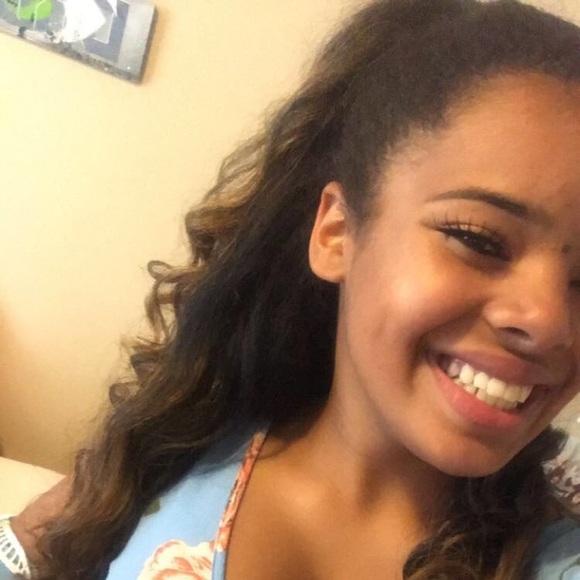 Meet your Posher, Andraya - Picture 1 of 1